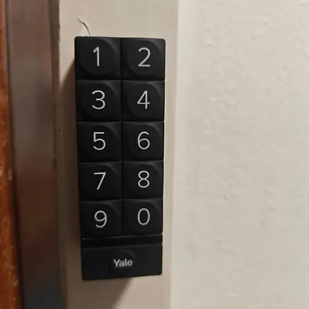 Premium Downtown - Floor - Self Check In *